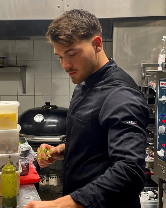 Portrait du fondateur du foodtruck Gino — cuisinier passionné depuis l'âge de 15 ans